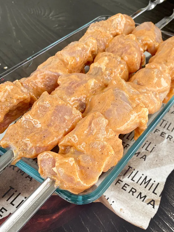 Шашлык из куриной грудки в йогуртовом маринаде с паприкой